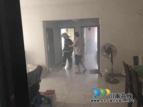 泸州醉酒男在家煮肉睡着&nbsp;锅儿烧穿险引发火灾(图3)