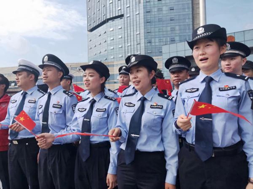 宜宾屏山：《我和我的祖国》快闪点燃爱国热情(图2)