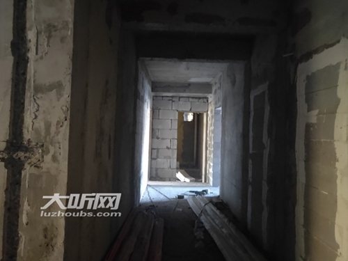 泸州：小区8套住房被一人购买&nbsp;打通墙体变宿舍(图1)