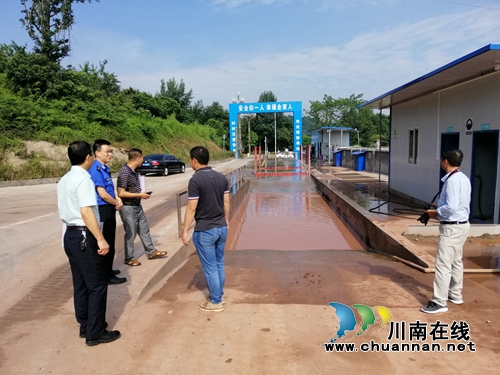 纳溪区综合行政执法局：排查弃土场安全隐患&nbsp;确保安全度汛期(图1)