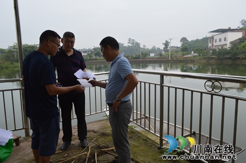 泸县玉蟾街道开展水上交通安全检查(图1)