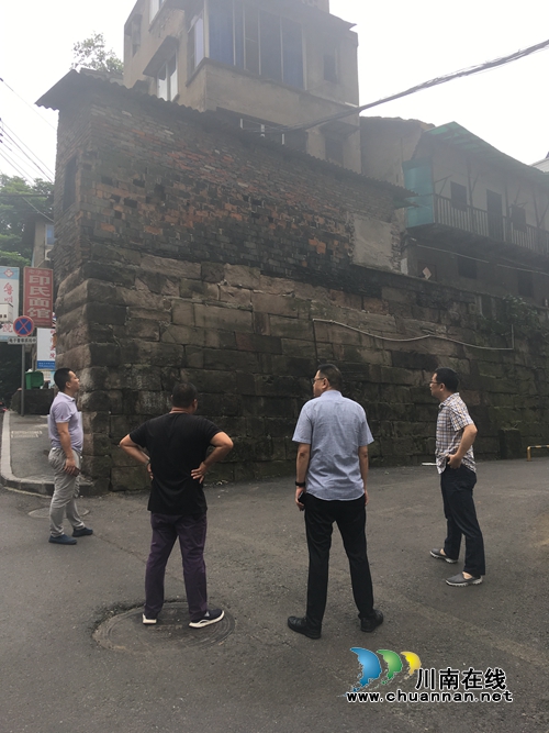 江阳区北城街道：杜绝隐患&nbsp;拆除老旧危房确保群众安全(图2)