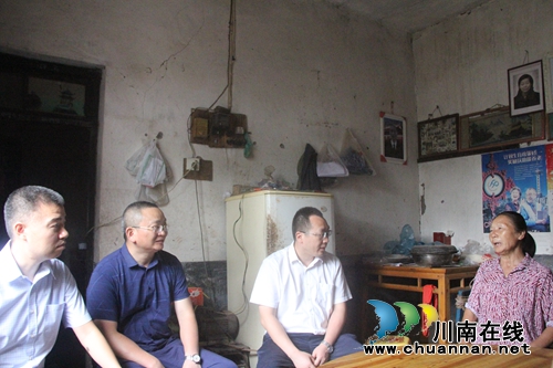 张学彬到泸县海潮镇督导落实“两不愁三保障”大排查整改情况(图2)