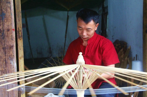 泸州分水油纸伞省级非遗传承人获“金熊猫”奖(图1)