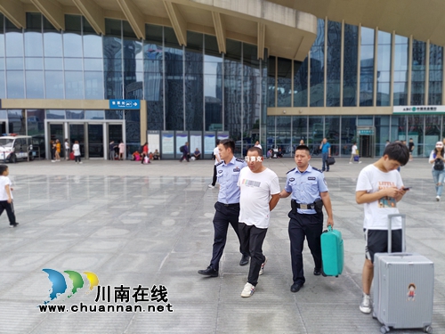 龙马潭法院抓获“躲猫猫”者 举报人获奖1万(图3) 龙马潭法院抓获“躲猫猫”者 举报人获奖1万(图3)