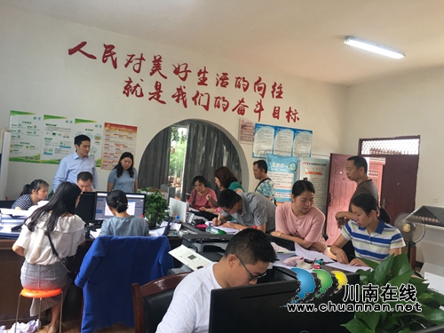 泸县玉蟾街道开展“两不愁三保障”大排查问题再复核工作(图1)