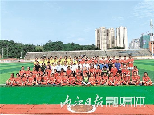 内江足球魅力绽放 德国客人三赴内江谈合作(图3)