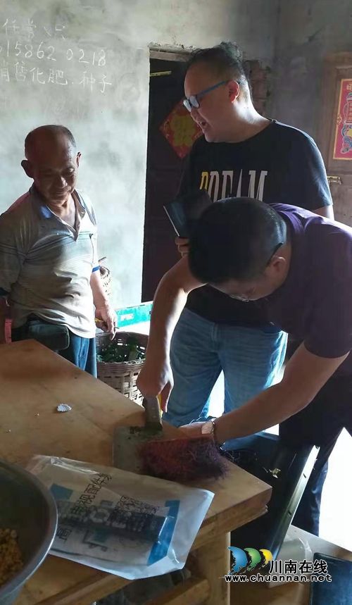 泸县太伏镇爱心企业为贫困户捐赠25台扶贫电视机(图4) 泸县太伏镇爱心企业为贫困户捐赠25台扶贫电视机(图4)