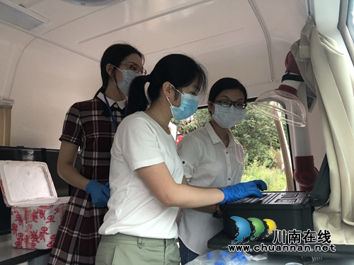 江阳区快检车开到张坝 守护舌尖上的安全(图1) 江阳区快检车开到张坝 守护舌尖上的安全(图1)