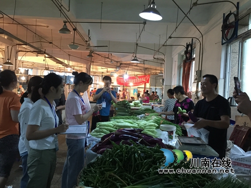 江阳区快检车开到张坝 守护舌尖上的安全(图2) 江阳区快检车开到张坝 守护舌尖上的安全(图2)