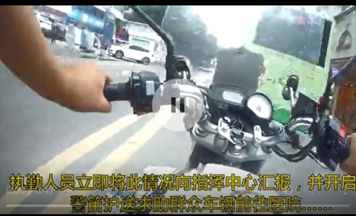 自贡：婴儿受伤 司机与交警紧急护送（附视频）(图1)