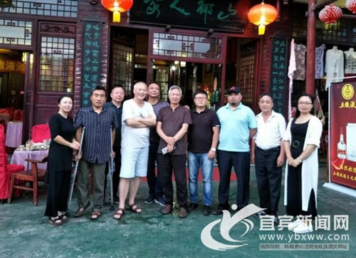四地艺术家相聚宜宾兴文 用画笔画下最美石海(图4)
