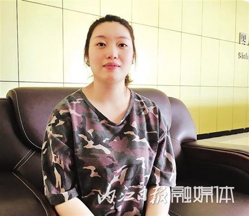 内江：出租车上捡到手机 女工夜守4小时等失主(图1)