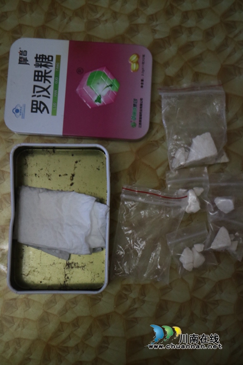 泸县民警便衣出击抓毒贩&nbsp;被阿婆当坏人“举报”(图2)