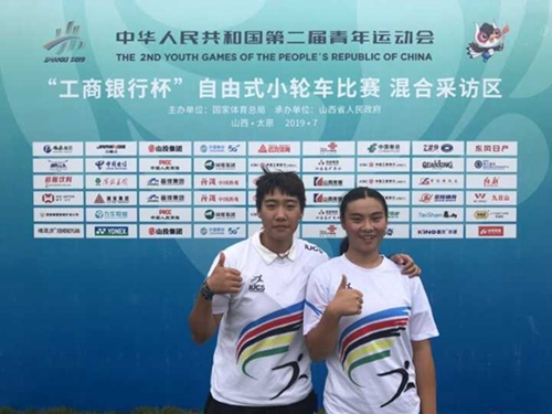 两位泸州妹帅气夺金&nbsp;四川小轮车露“尖尖角”(图3)