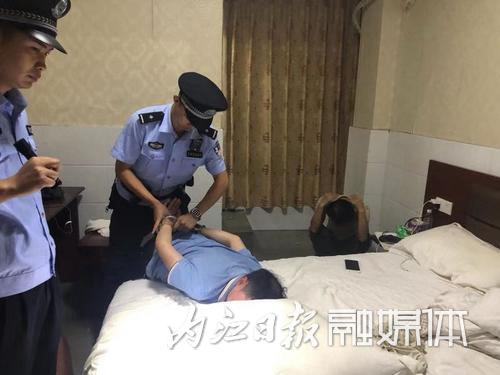 内江上演“破冰行动”&nbsp;5名吸毒人员被依法控制(图3)