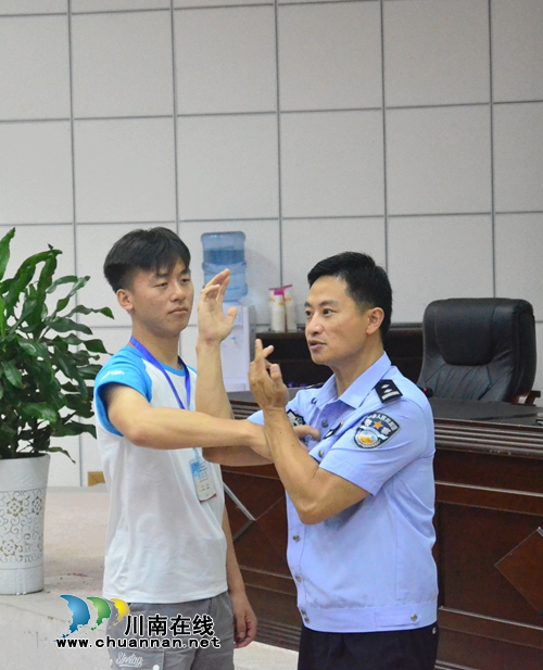 大学生志愿者服务西部&nbsp;泸州团市委送安全大餐(图7)