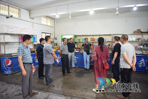 叙永县人大检查叙永一中、三中食堂食品安全工作(图3)