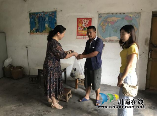 泸州长开区同心帮扶队开展“送清凉”活动(图1)