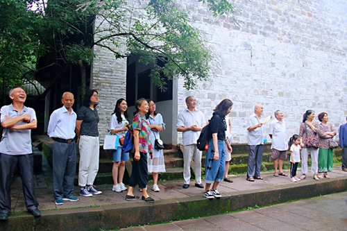 苏东坡家的荔枝快被松鼠“偷吃”光了(图3)