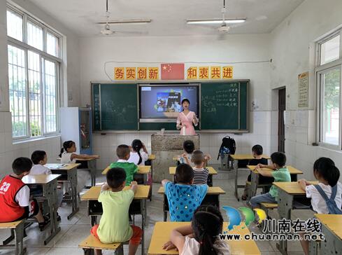 泸县百和镇四合村儿童之家“放飞梦想，快乐成长”暑期夏令营活动正式开幕(图2)