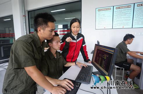 研发“车清新” 泸州在校大学生科研度暑假(图4) 研发“车清新” 泸州在校大学生科研度暑假(图4)