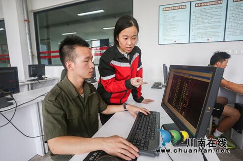 研发“车清新” 泸州在校大学生科研度暑假(图5) 研发“车清新” 泸州在校大学生科研度暑假(图5)