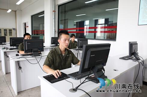 研发“车清新” 泸州在校大学生科研度暑假(图6) 研发“车清新” 泸州在校大学生科研度暑假(图6)