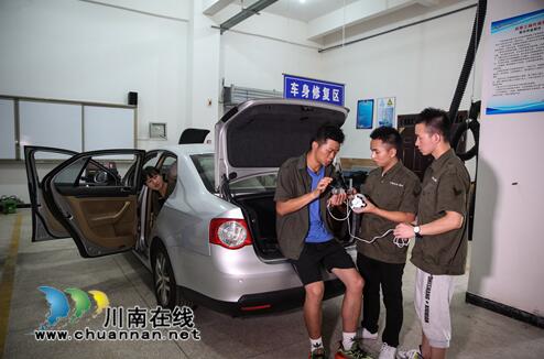 研发“车清新” 泸州在校大学生科研度暑假(图7) 研发“车清新” 泸州在校大学生科研度暑假(图7)