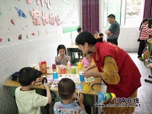 龙马潭区特兴街道街村社区儿童之家：快乐过暑假，一起做手工主题活动(图1)