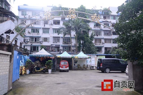 为了无血缘关系的“家人”&nbsp;自贡女子兼职打工(图4)