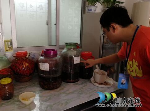 合江县九支镇对车辋镇冻库、猪肉摊贩和餐饮环节开展食品安全检查(图3) 合江县九支镇对车辋镇冻库、猪肉摊贩和餐饮环节开展食品安全检查(图3)