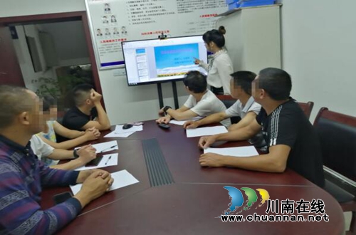 宜宾南溪区黄沙司法所针对社区服刑人员举办《劳动法》讲座(图1)