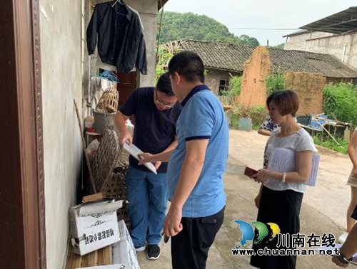 江阳区总工会到泰安街道走访慰问贫困户(图1)