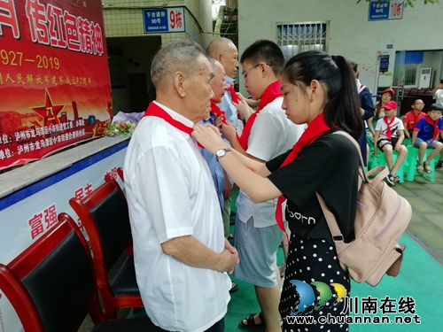 “铭记革命历史，传承红色精神”青少年听老兵讲故事活动(图4)