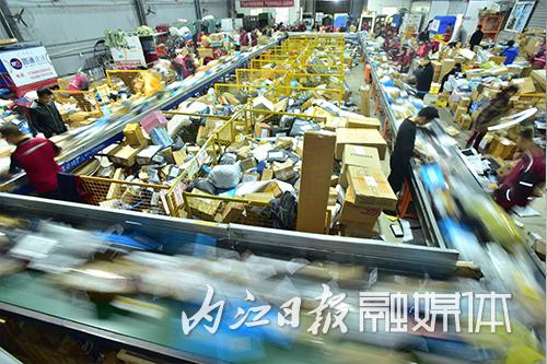上半年&nbsp;内江快递业拉动网络购物3000万件(图1)