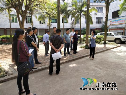 宜宾南溪区长兴镇人大代表积极参与创国卫工作(图2) 宜宾南溪区长兴镇人大代表积极参与创国卫工作(图2)