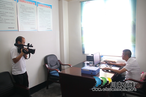 叙永县应急局会同媒体记者赴煤矿采访省道德模范(图1)