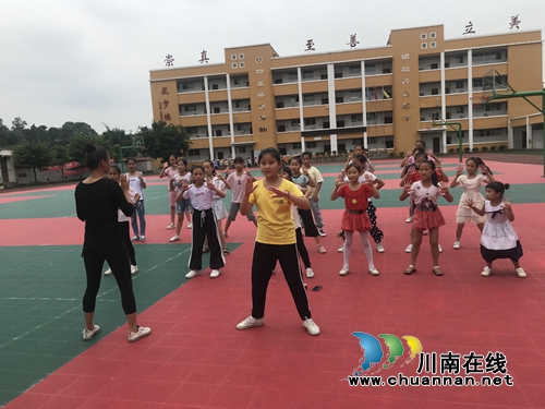 快乐暑假！泸县千余留守儿童欢度“夏令营”(图1)