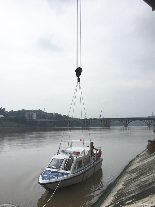 内江首艘城管执法艇亮相甜城湖(图1)