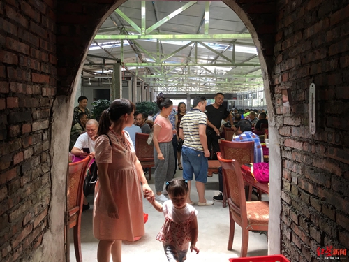 38度高温笼罩宜宾城&nbsp;城外这个洞口才20度(图2)