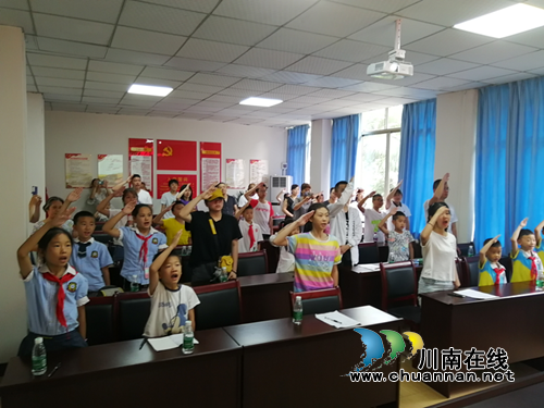 龙马潭区红星街道关工委暑假大讲堂“祖国在我心中”主题报告会走进龙桥子社区