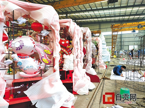 自贡近200位匠人打造世界景观展示墙(图1)