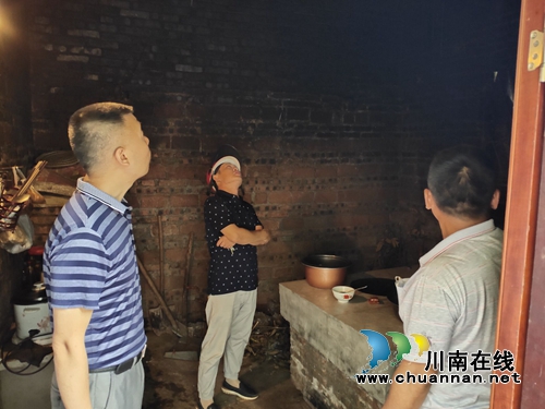 张胜春到泸县海潮镇走访贫困户整改情况(图1) 张胜春到泸县海潮镇走访贫困户整改情况(图1)