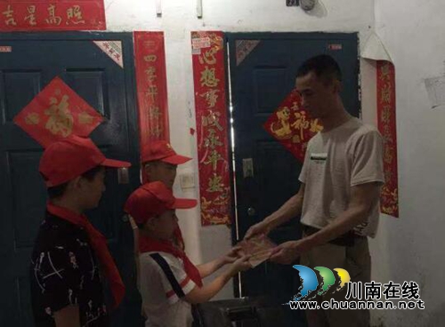 江阳区北城街道城垣社区开展“八一慰问”活动暨青少年志愿服务退役军人(图1) 江阳区北城街道城垣社区开展“八一慰问”活动暨青少年志愿服务退役军人(图1)