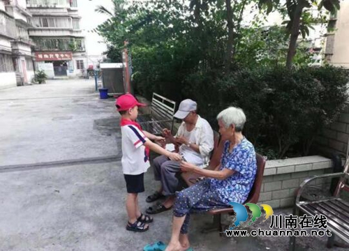 江阳区北城街道城垣社区开展“八一慰问”活动暨青少年志愿服务退役军人