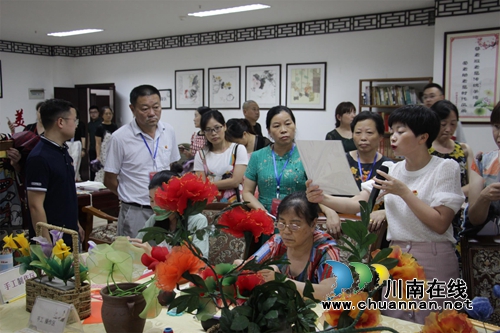 全省街道社区党组织书记加强城市基层党建工作培训示范班到泸州江阳区华阳街道考察学习(图2)