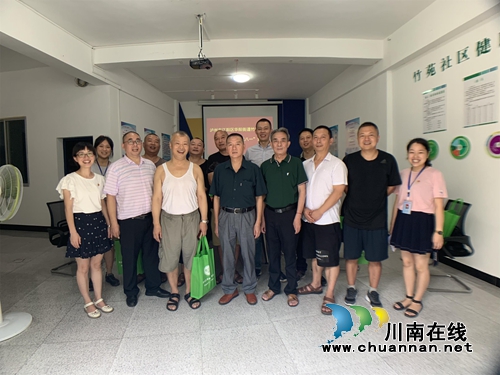 江阳区华阳街道竹苑社区进行游泳池安全专项检查(图1)