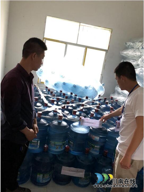 古蔺县市场监督管理局查封171桶不合格饮用纯净水(图1)