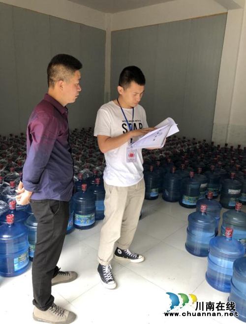 古蔺县市场监督管理局查封171桶不合格饮用纯净水(图2)
